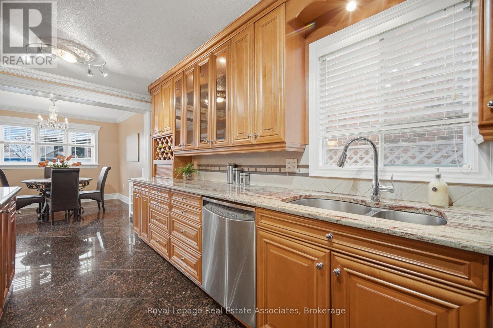 1311 Underwood Drive, Mississauga, Ontario  L4W 3M9 - Photo 11 - W13011096