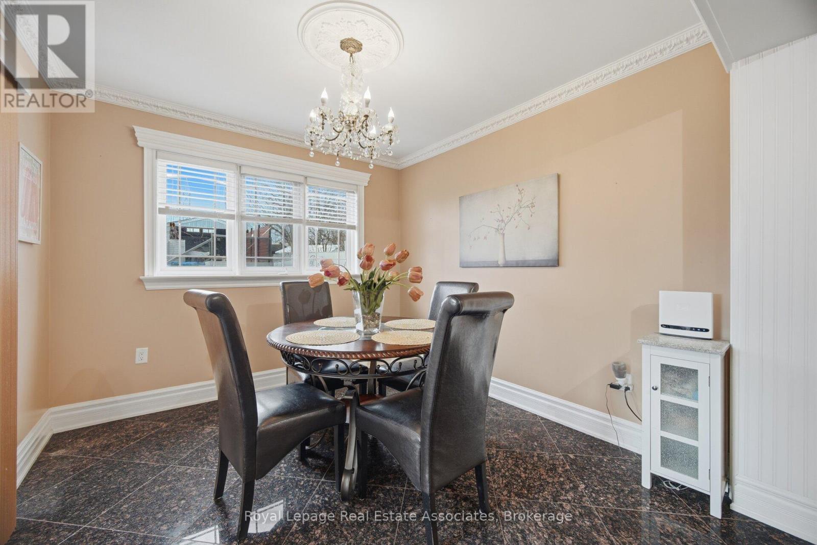 1311 Underwood Drive, Mississauga, Ontario  L4W 3M9 - Photo 12 - W13011096