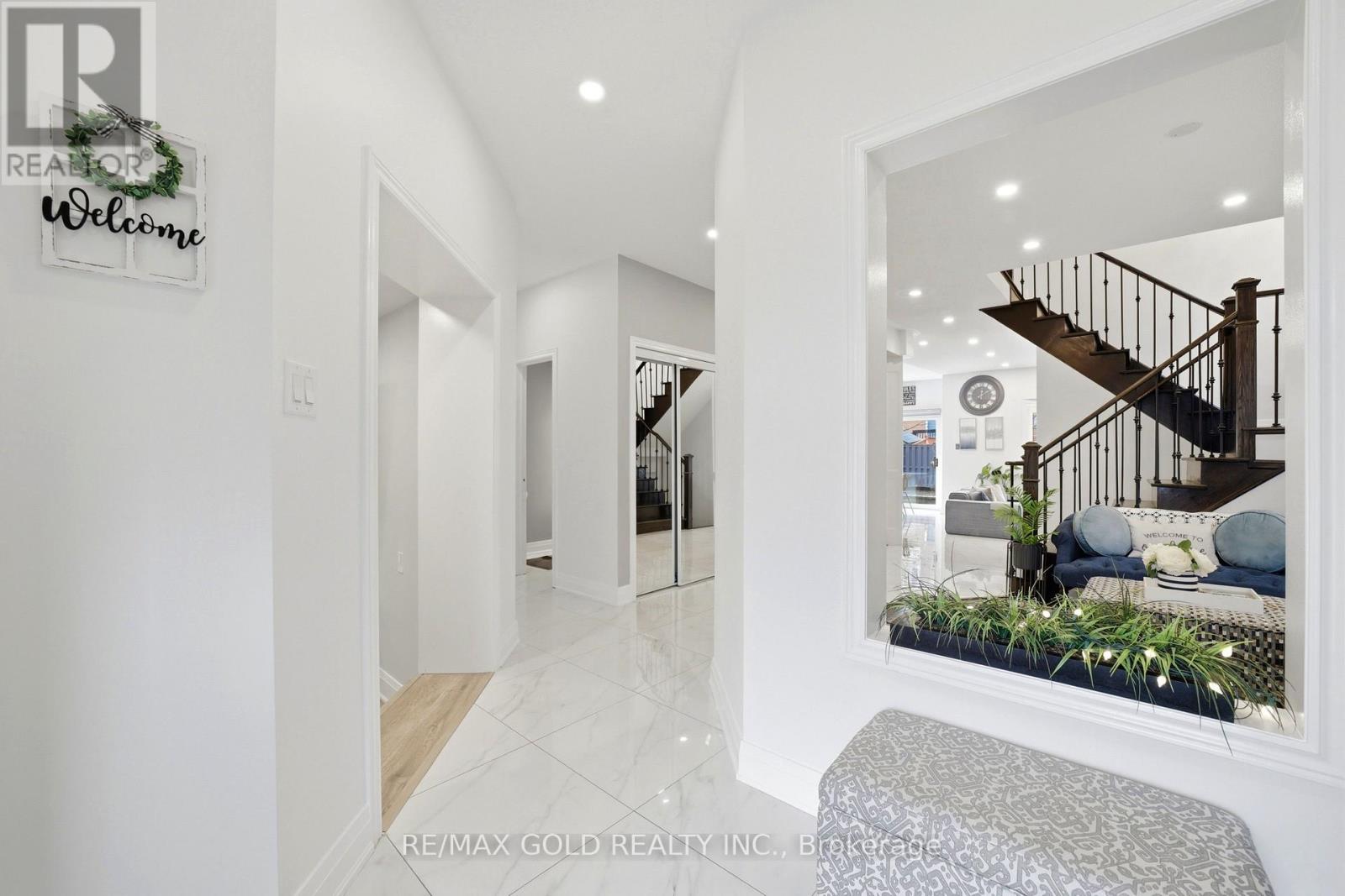 733 Novo Star Drive, Mississauga, Ontario  L5W 1C7 - Photo 4 - W13011104