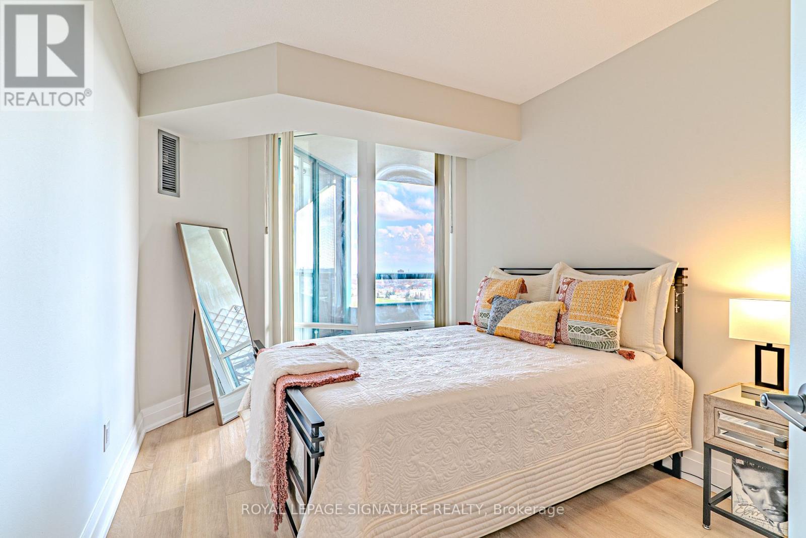 1206 - 550 Webb Drive, Mississauga, Ontario  L5B 3Y4 - Photo 13 - W13011108