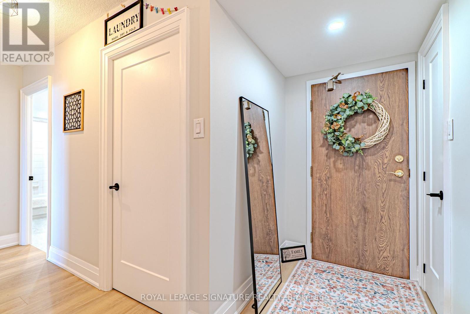 1206 - 550 Webb Drive, Mississauga, Ontario  L5B 3Y4 - Photo 2 - W13011108