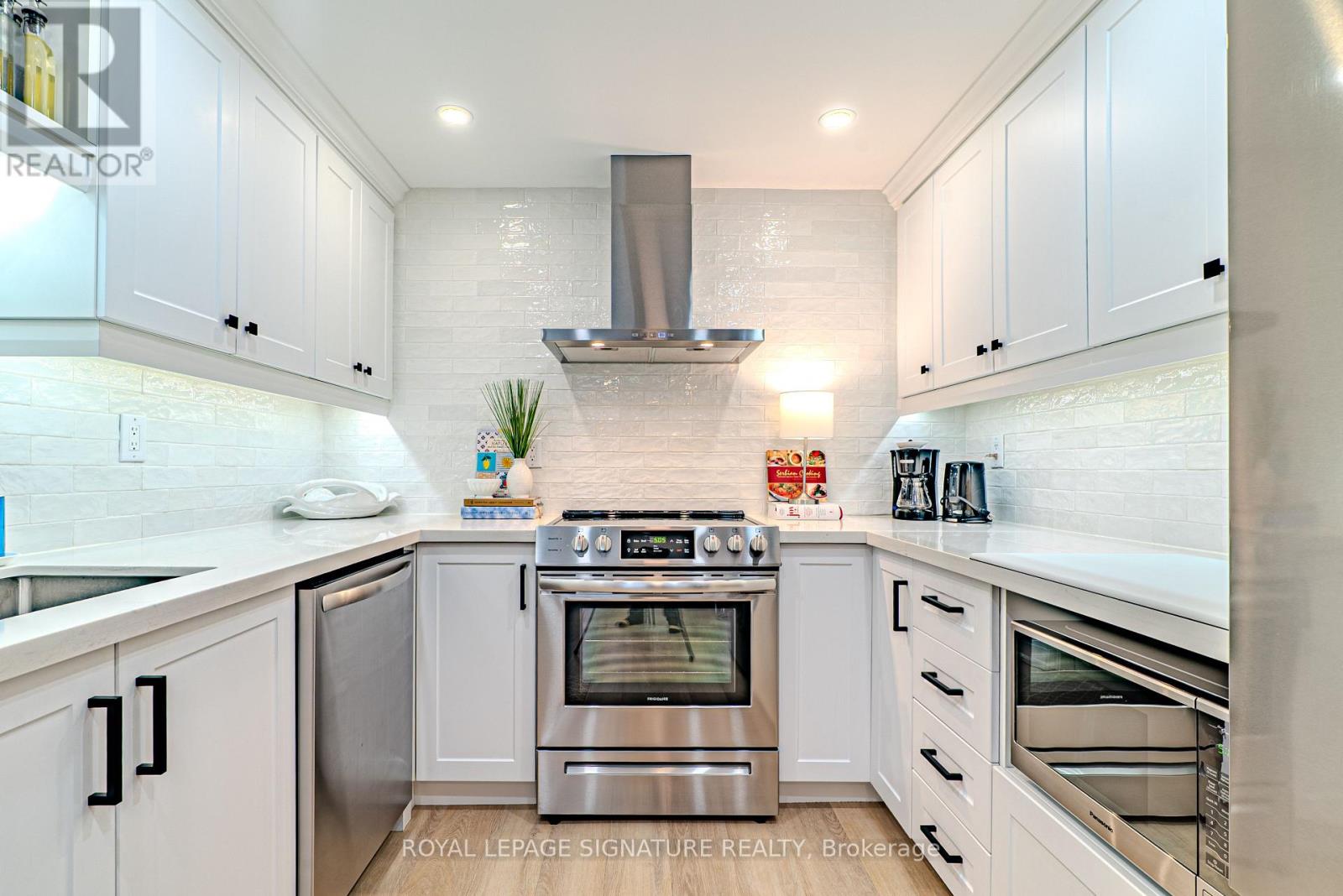 1206 - 550 Webb Drive, Mississauga, Ontario  L5B 3Y4 - Photo 4 - W13011108