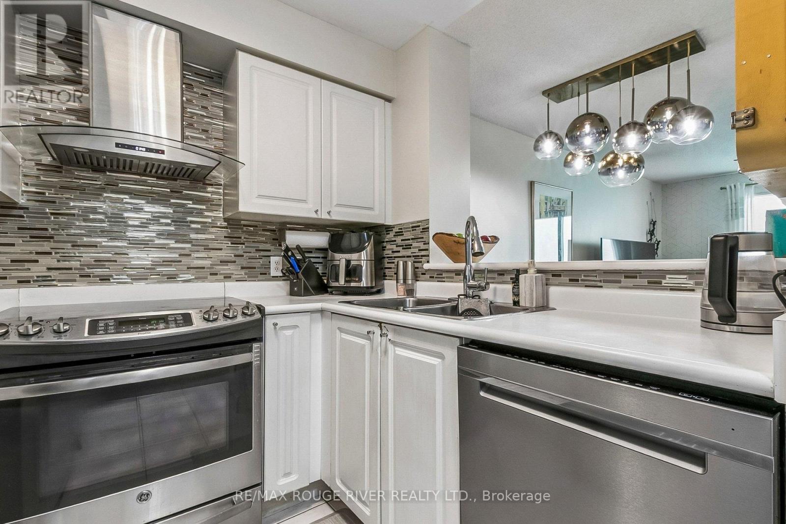 1203 - 11 Lee Centre Drive, Toronto, Ontario  M1H 3J5 - Photo 10 - E13005370