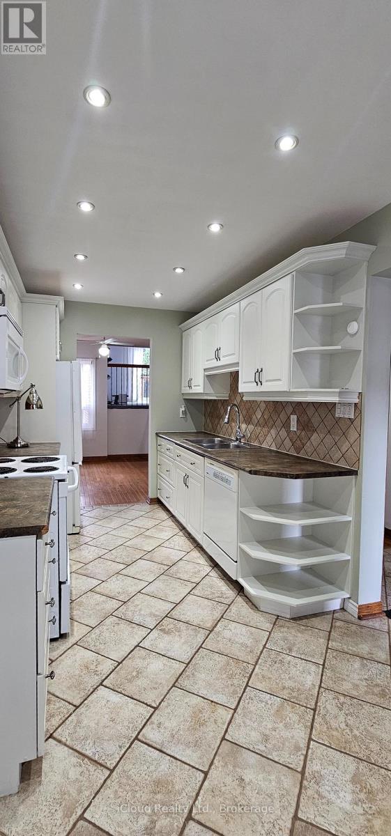 12 Simmons Boulevard, Brampton, Ontario  L6V 3V5 - Photo 5 - W13008320