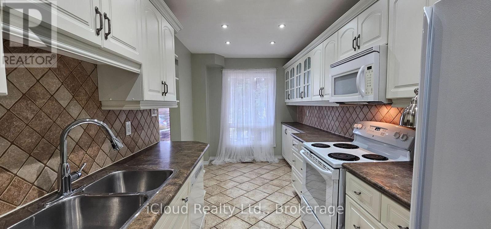 12 Simmons Boulevard, Brampton, Ontario  L6V 3V5 - Photo 7 - W13008320