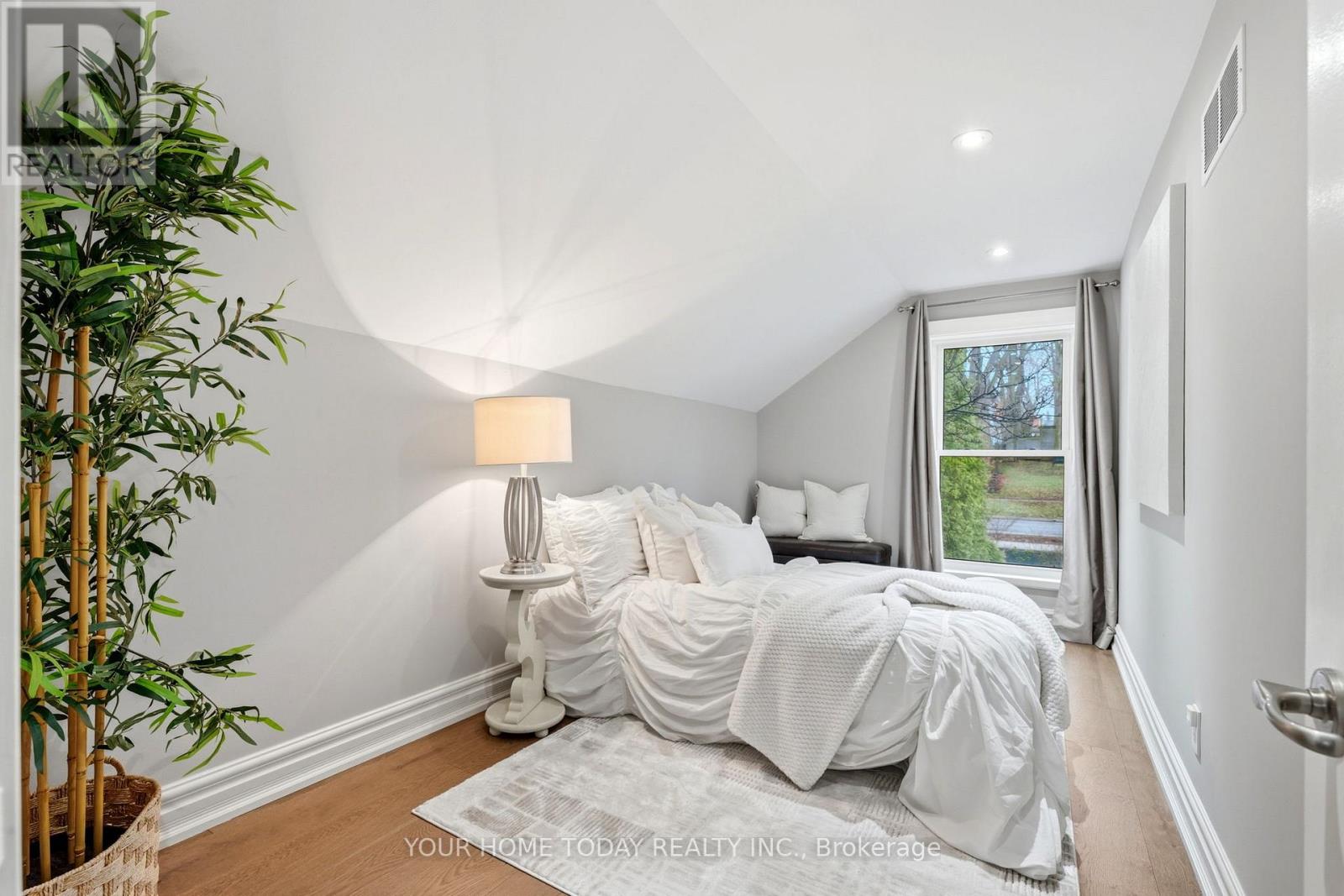 15 Queen Street, Halton Hills, Ontario  L7G 2E3 - Photo 34 - W13008256