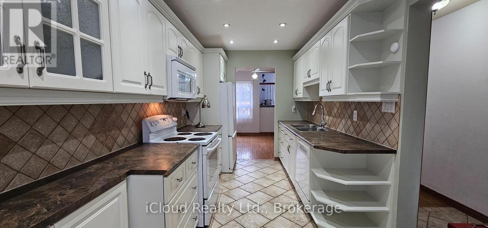 12 Simmons Boulevard, Brampton, Ontario  L6V 3V5 - Photo 9 - W13008320