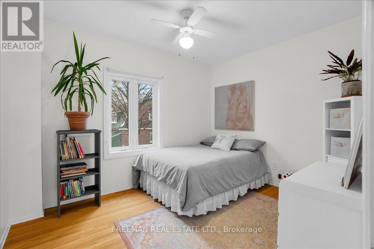 119 Barton Avenue, Toronto, Ontario  M6G 1P8 - Photo 16 - C13009344