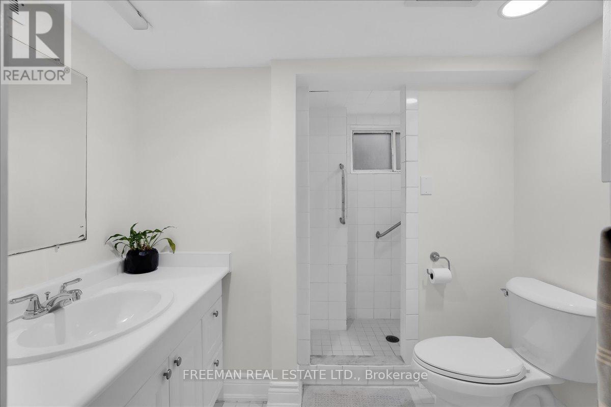 119 Barton Avenue, Toronto, Ontario  M6G 1P8 - Photo 29 - C13009344
