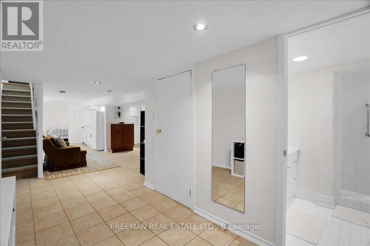 119 Barton Avenue, Toronto, Ontario  M6G 1P8 - Photo 28 - C13009344