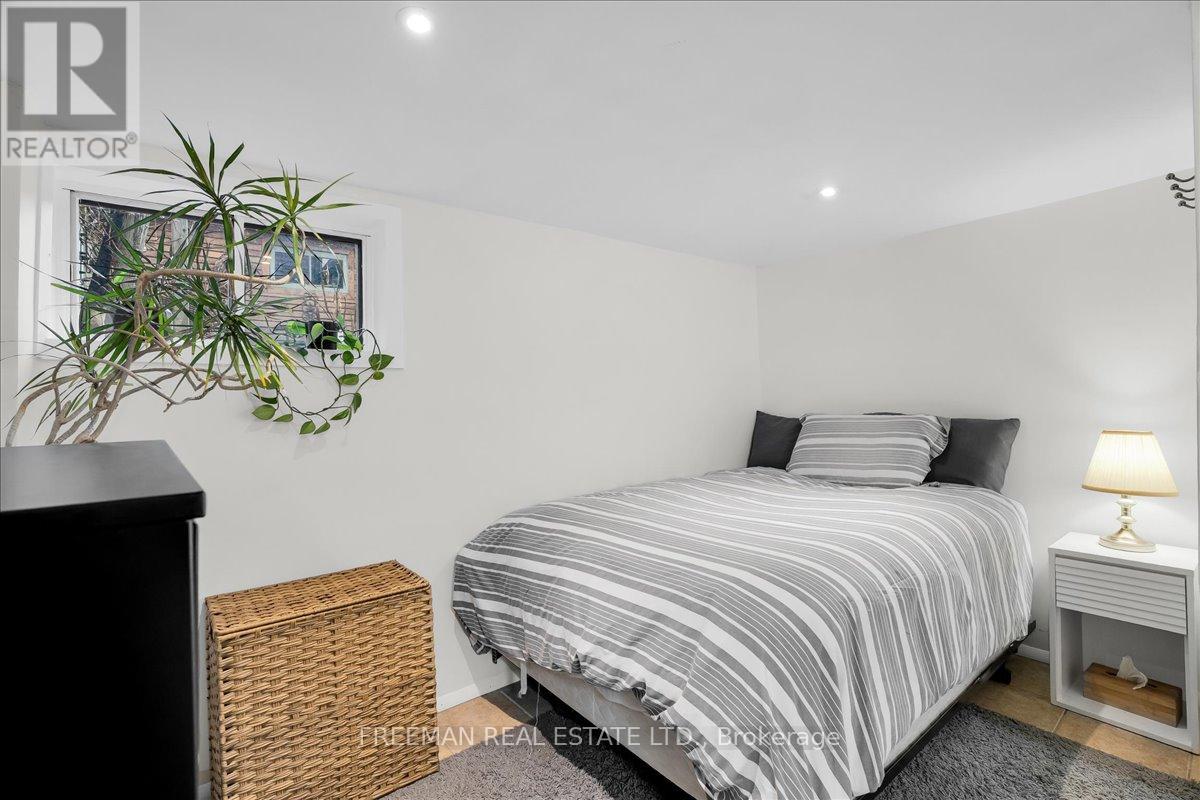 119 Barton Avenue, Toronto, Ontario  M6G 1P8 - Photo 27 - C13009344