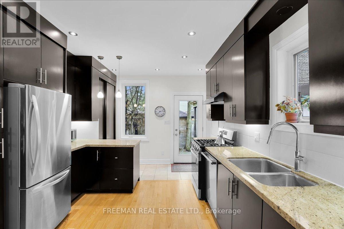 119 Barton Avenue, Toronto, Ontario  M6G 1P8 - Photo 10 - C13009344