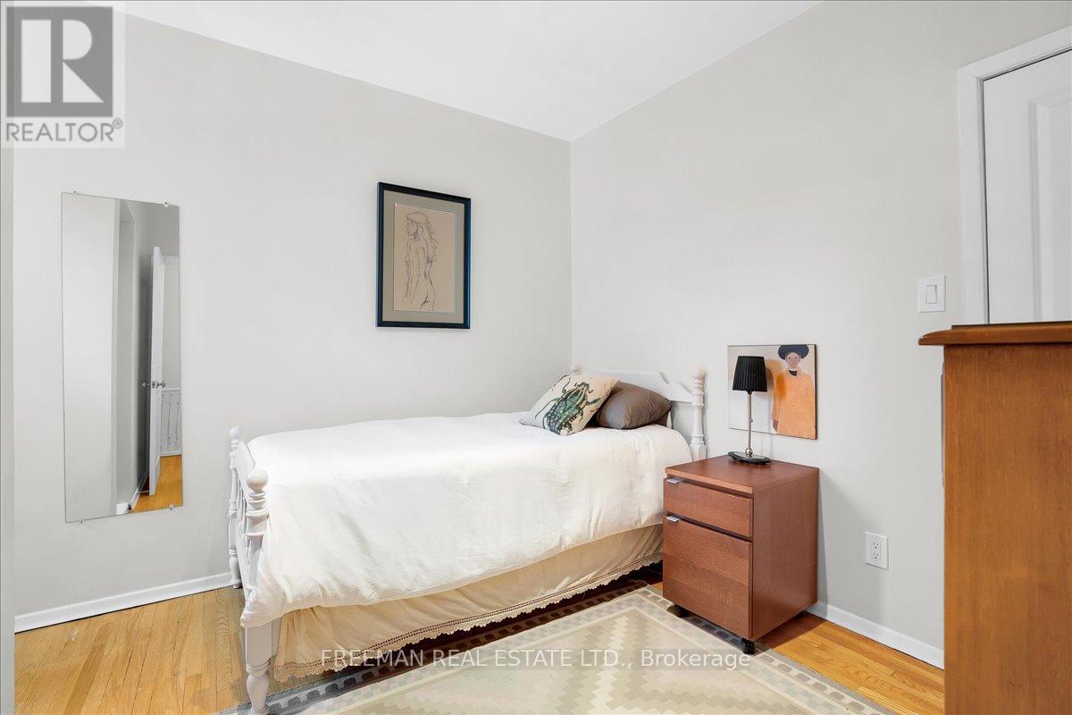 119 Barton Avenue, Toronto, Ontario  M6G 1P8 - Photo 20 - C13009344