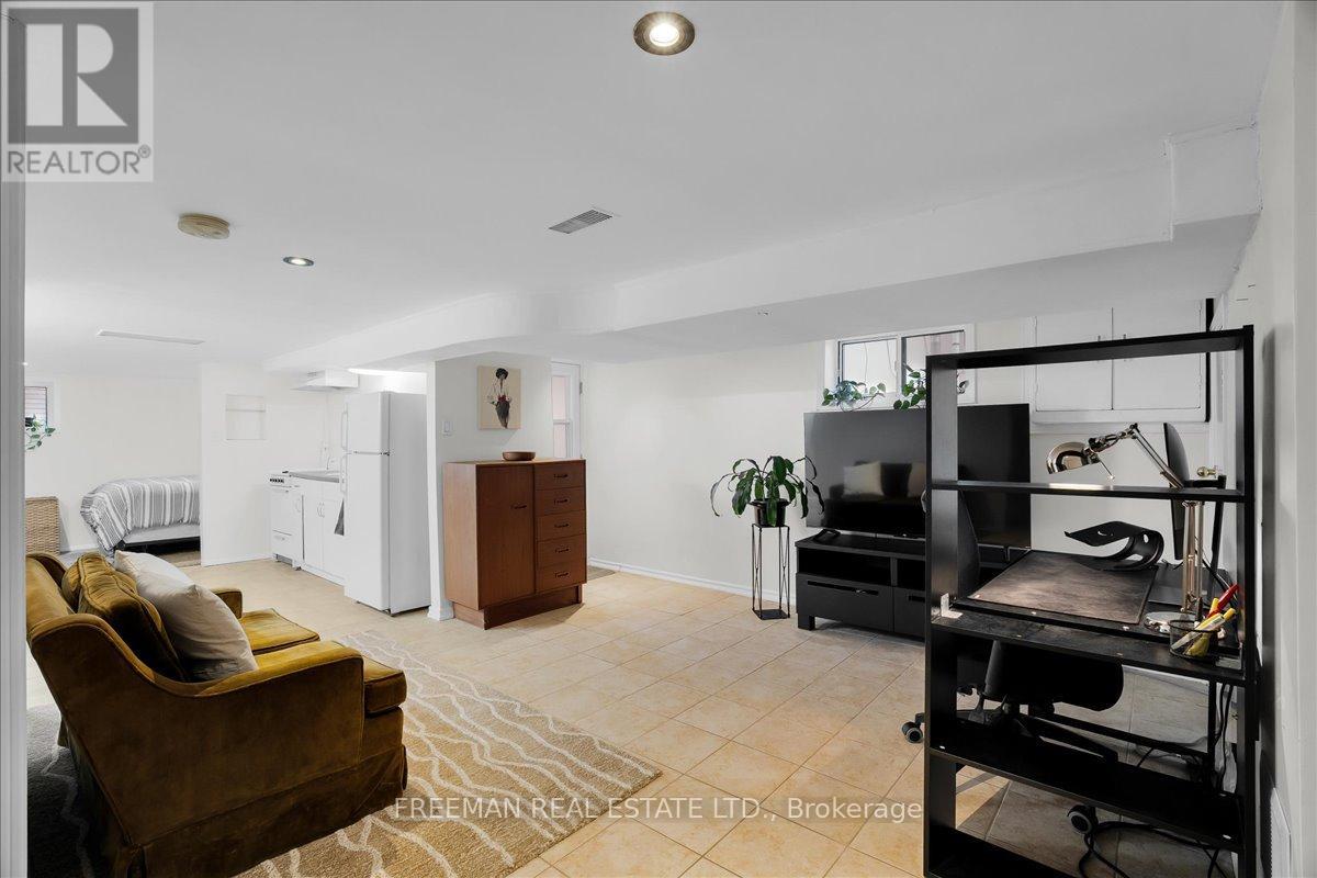 119 Barton Avenue, Toronto, Ontario  M6G 1P8 - Photo 22 - C13009344