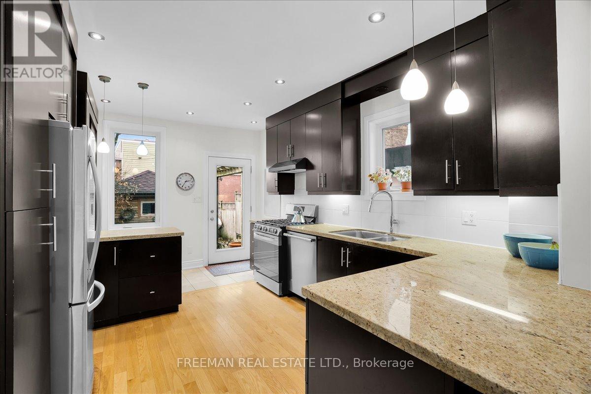 119 Barton Avenue, Toronto, Ontario  M6G 1P8 - Photo 9 - C13009344