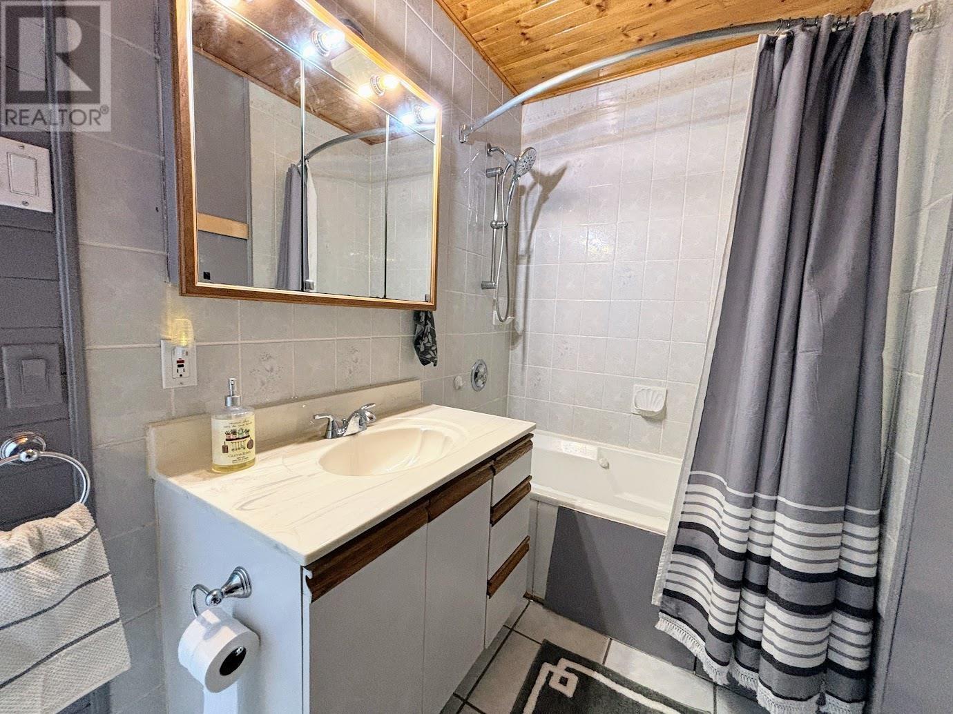 18 Swallow Dr, Manitouwadge, Ontario  P0T 2C0 - Photo 11 - TB2600727