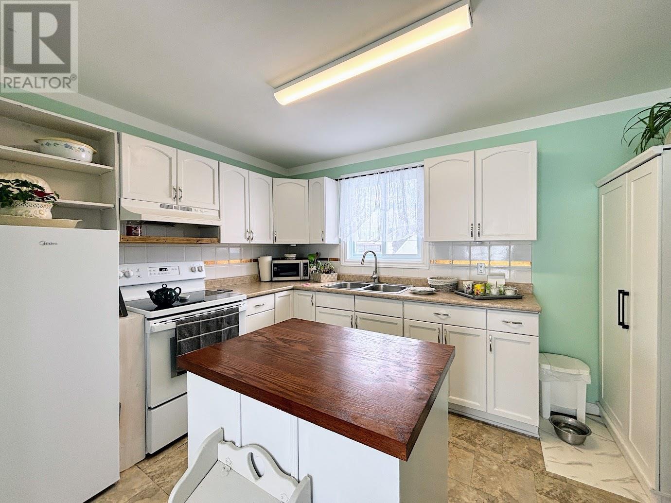 18 Swallow Dr, Manitouwadge, Ontario  P0T 2C0 - Photo 2 - TB2600727