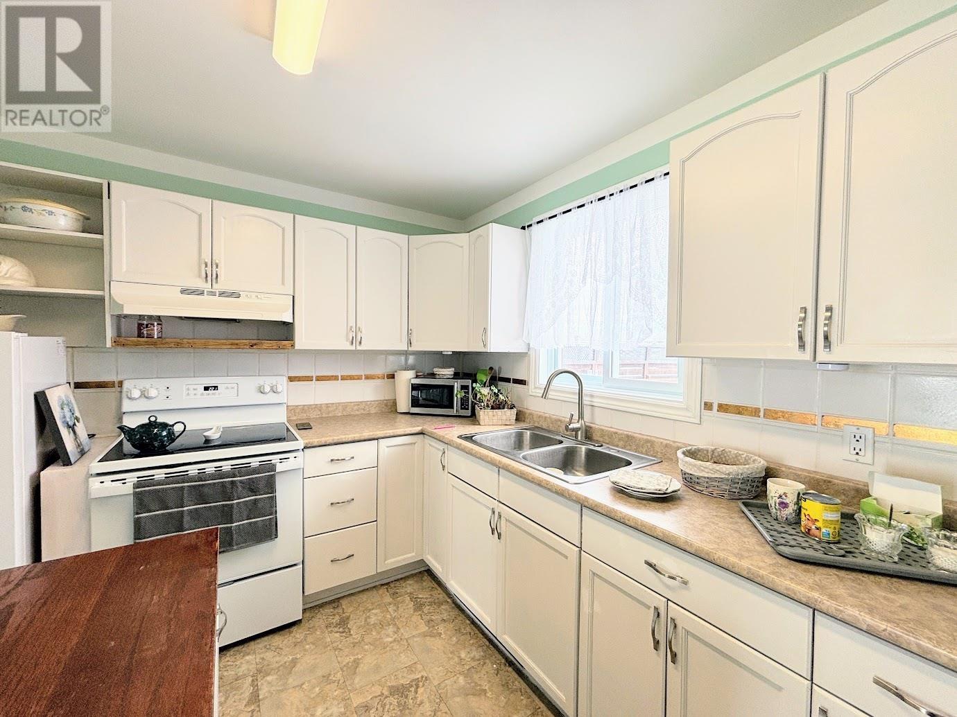 18 Swallow Dr, Manitouwadge, Ontario  P0T 2C0 - Photo 4 - TB2600727