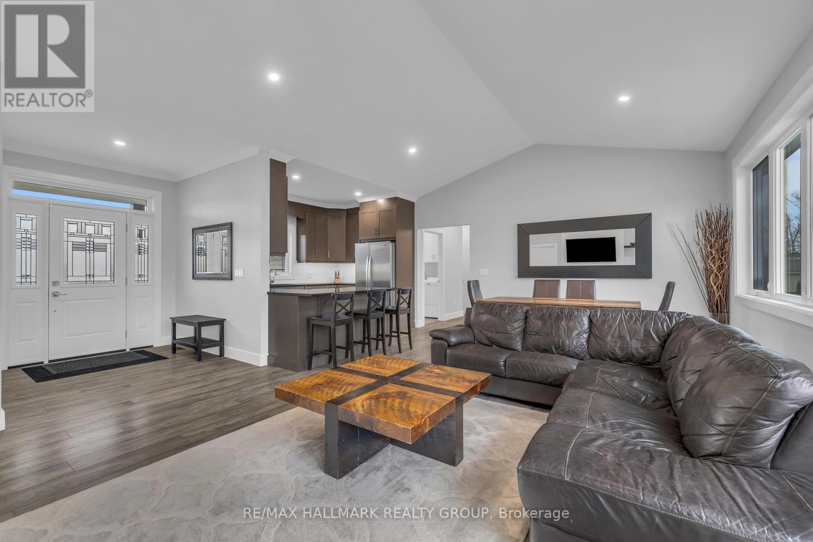 1077 Shearer Drive, Brockville, Ontario  K6V 7K1 - Photo 5 - X12758496