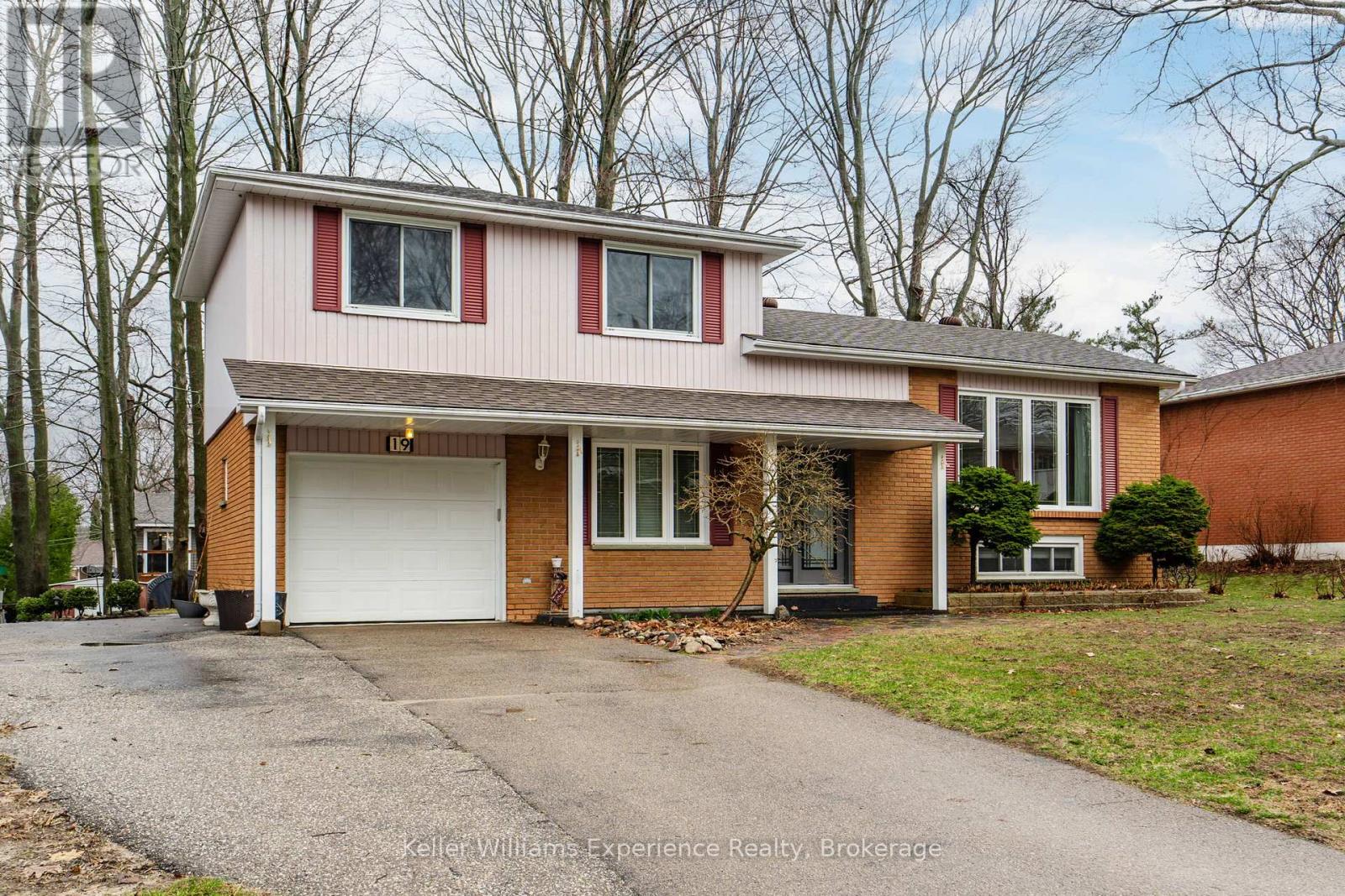 19 VIEL STREET, Penetanguishene, Ontario