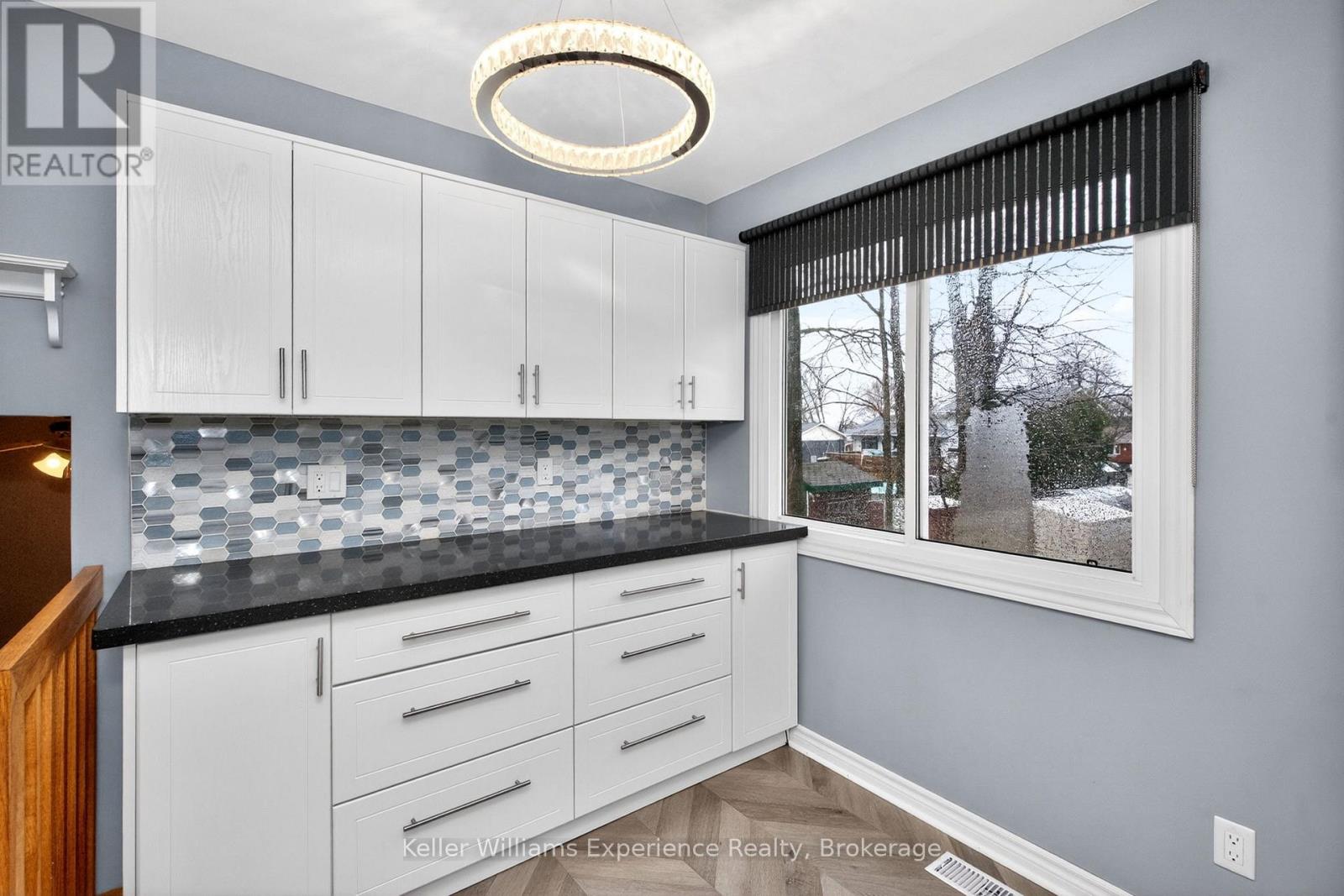 19 Viel Street, Penetanguishene, Ontario  L9M 1J1 - Photo 10 - S13011428