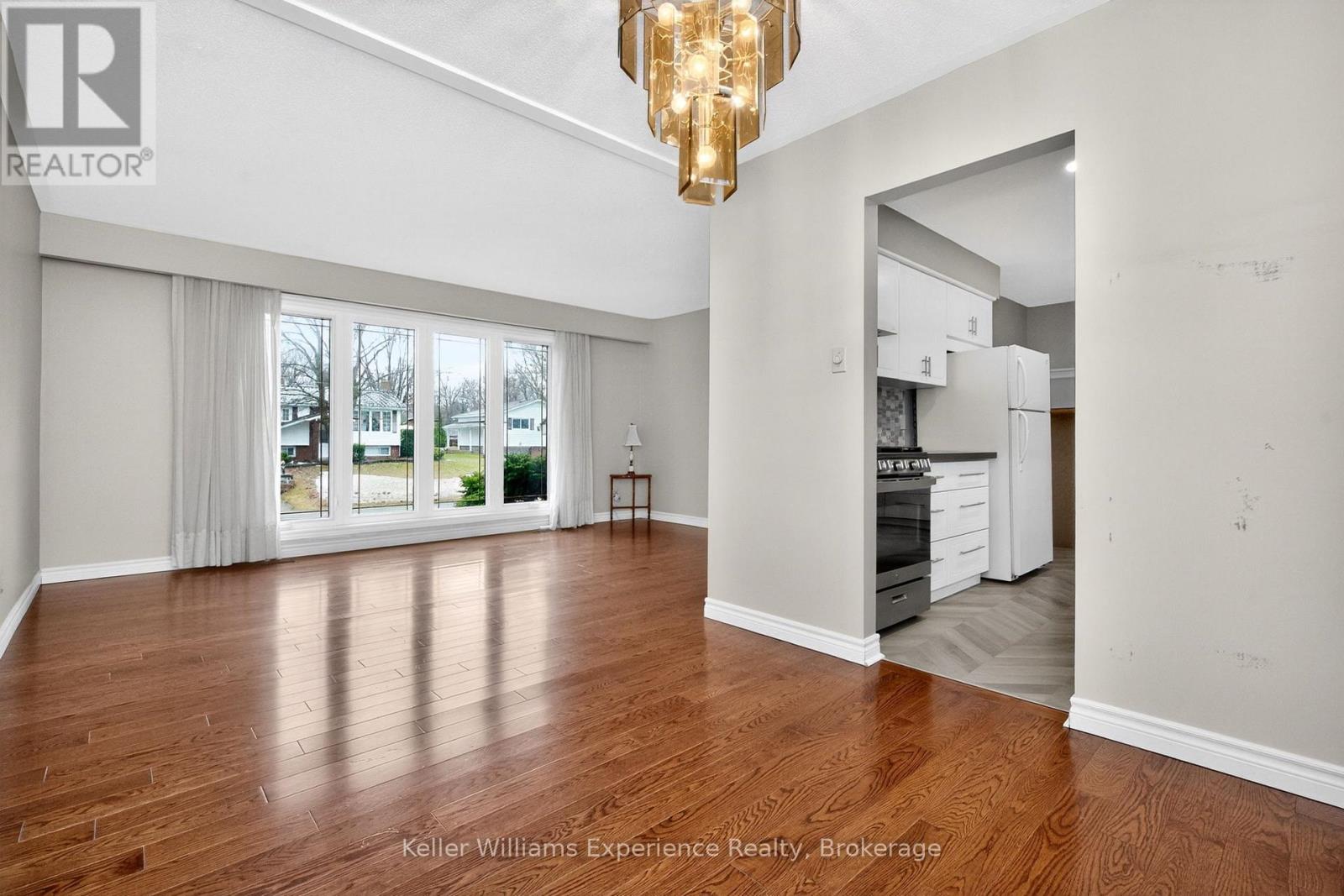 19 Viel Street, Penetanguishene, Ontario  L9M 1J1 - Photo 12 - S13011428