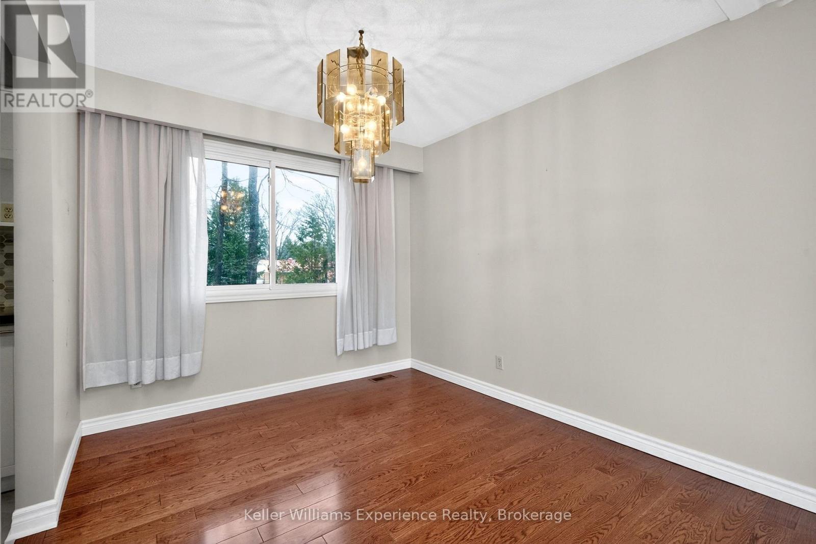 19 Viel Street, Penetanguishene, Ontario  L9M 1J1 - Photo 14 - S13011428