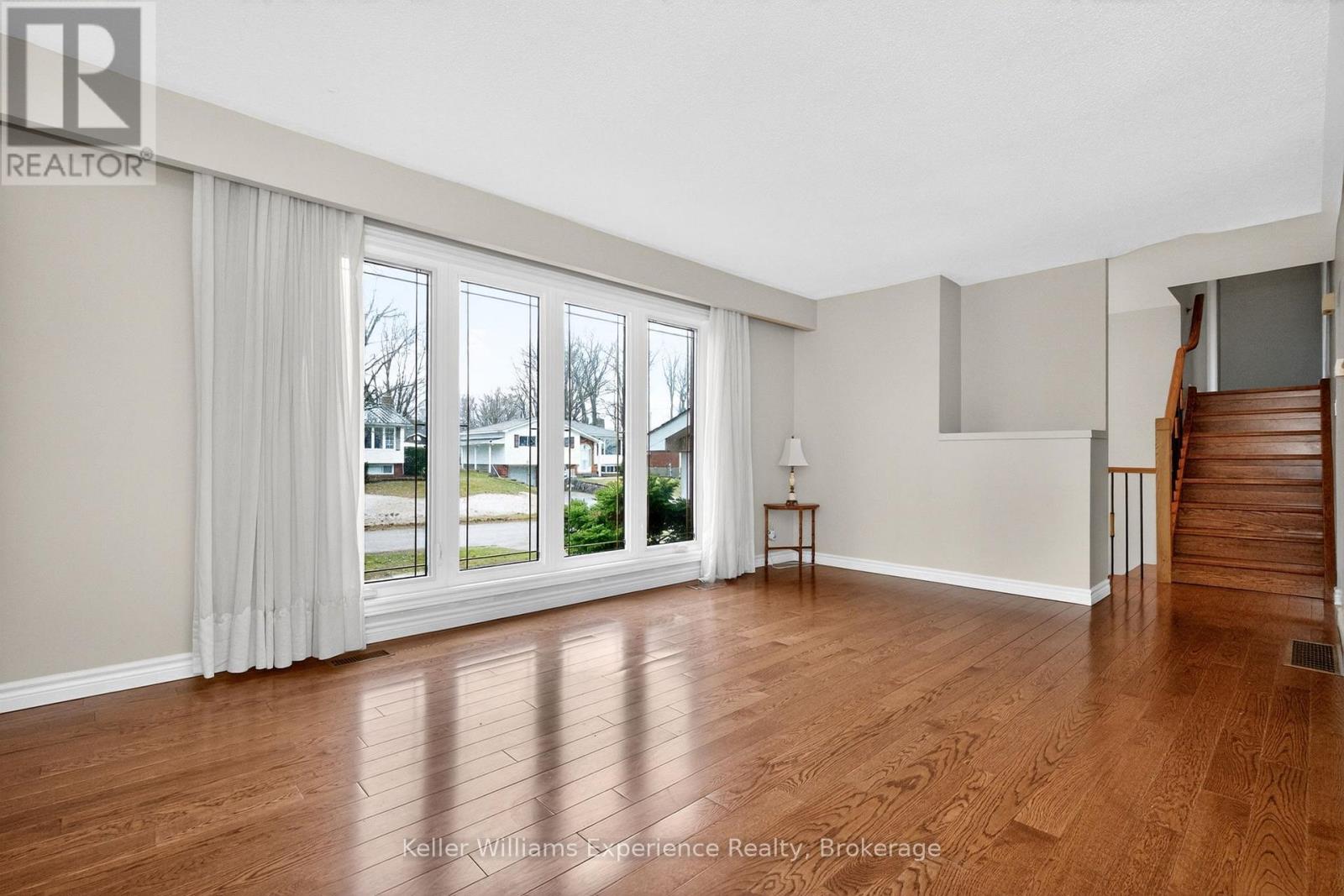 19 Viel Street, Penetanguishene, Ontario  L9M 1J1 - Photo 18 - S13011428