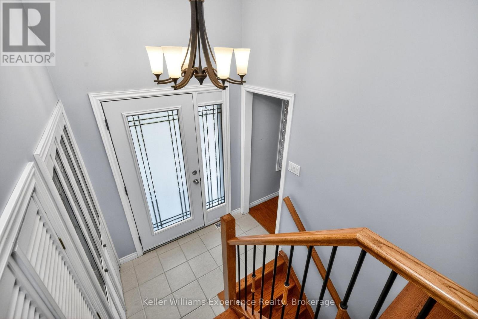 19 Viel Street, Penetanguishene, Ontario  L9M 1J1 - Photo 5 - S13011428