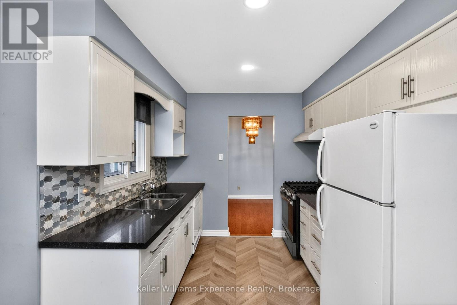 19 Viel Street, Penetanguishene, Ontario  L9M 1J1 - Photo 6 - S13011428