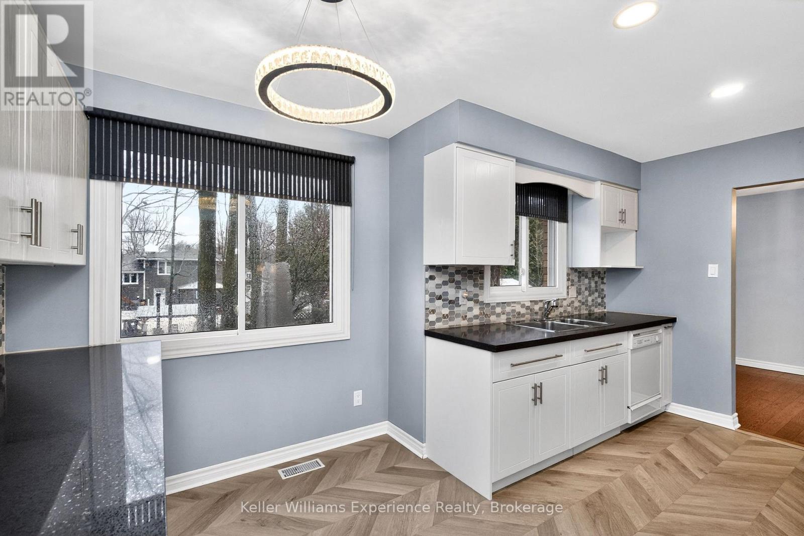 19 Viel Street, Penetanguishene, Ontario  L9M 1J1 - Photo 8 - S13011428