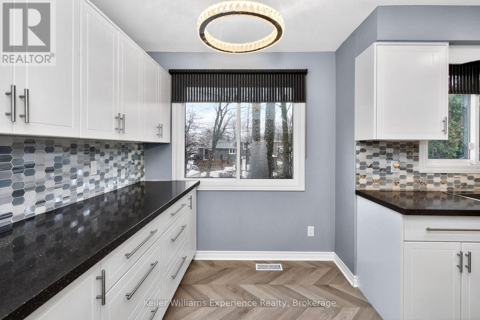 19 Viel Street, Penetanguishene, Ontario  L9M 1J1 - Photo 9 - S13011428