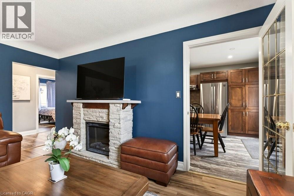 328 East 19th Street, Hamilton, Ontario  L9A 4S8 - Photo 4 - 40821632