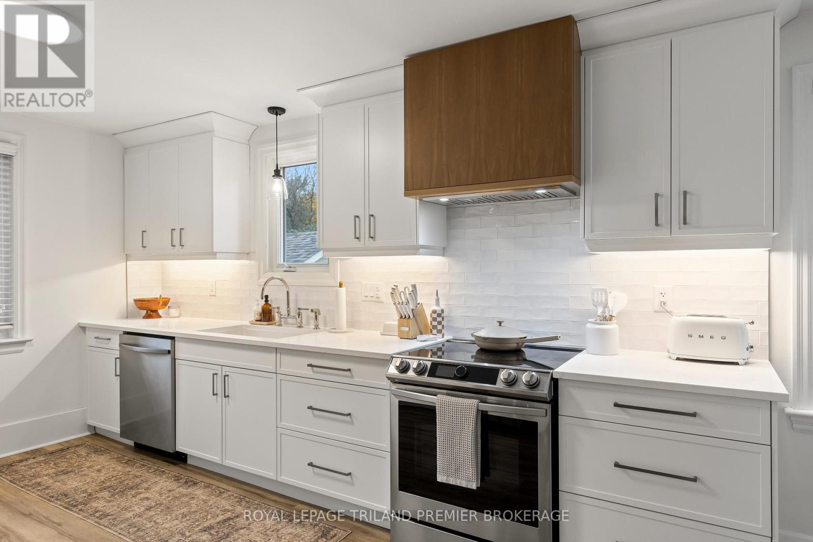 22 Briscoe Street E, London South, Ontario  N6C 1W9 - Photo 11 - X13011300