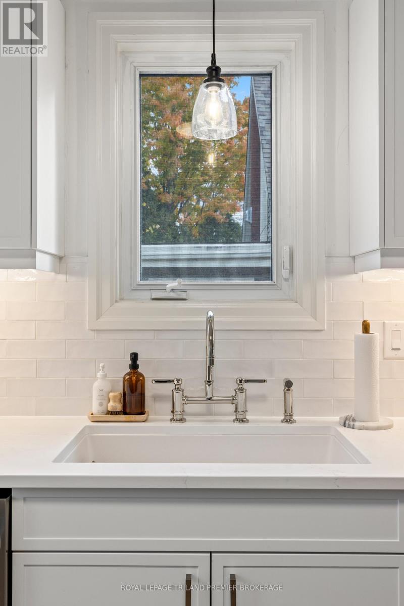 22 Briscoe Street E, London South, Ontario  N6C 1W9 - Photo 15 - X13011300