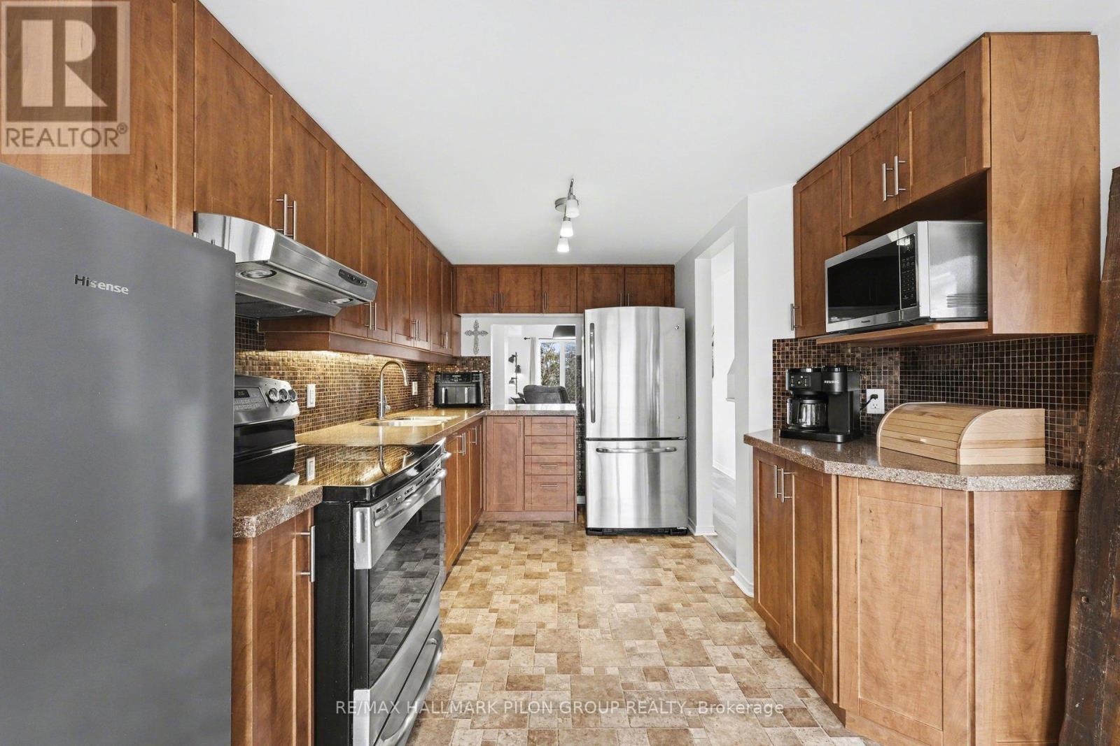 1121 Gablefield Private, Ottawa, Ontario  K1J 1E4 - Photo 3 - X13011158