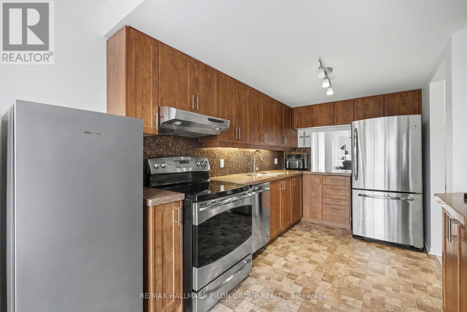 1121 Gablefield Private, Ottawa, Ontario  K1J 1E4 - Photo 4 - X13011158