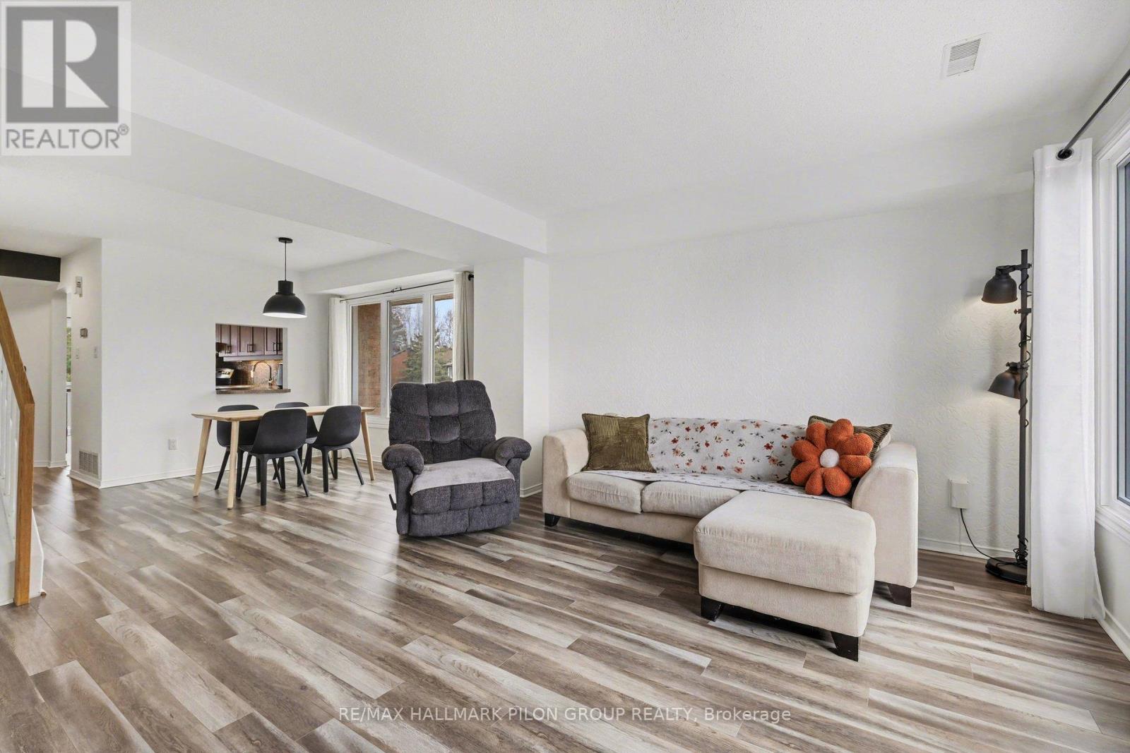 1121 Gablefield Private, Ottawa, Ontario  K1J 1E4 - Photo 7 - X13011158