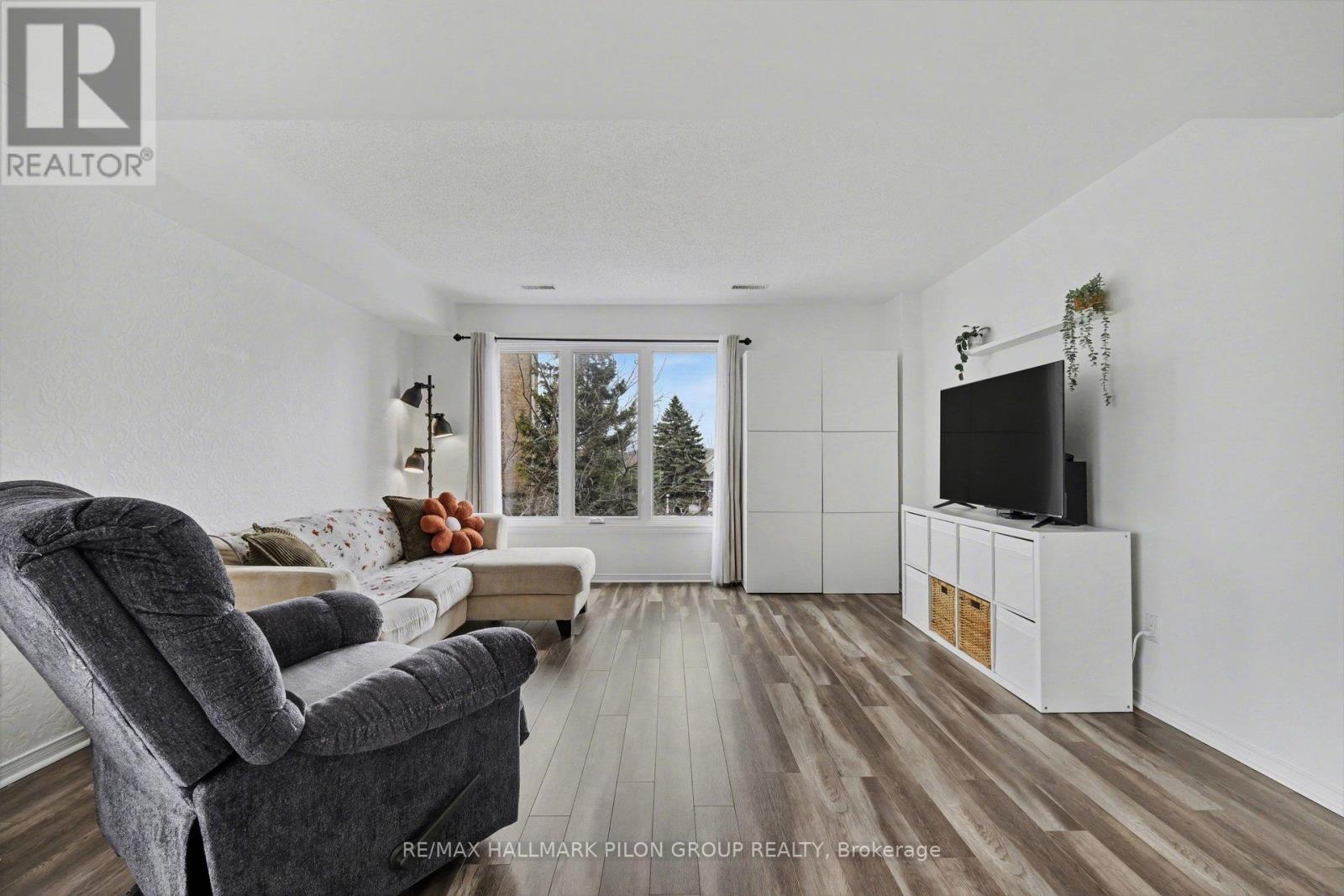 1121 Gablefield Private, Ottawa, Ontario  K1J 1E4 - Photo 8 - X13011158