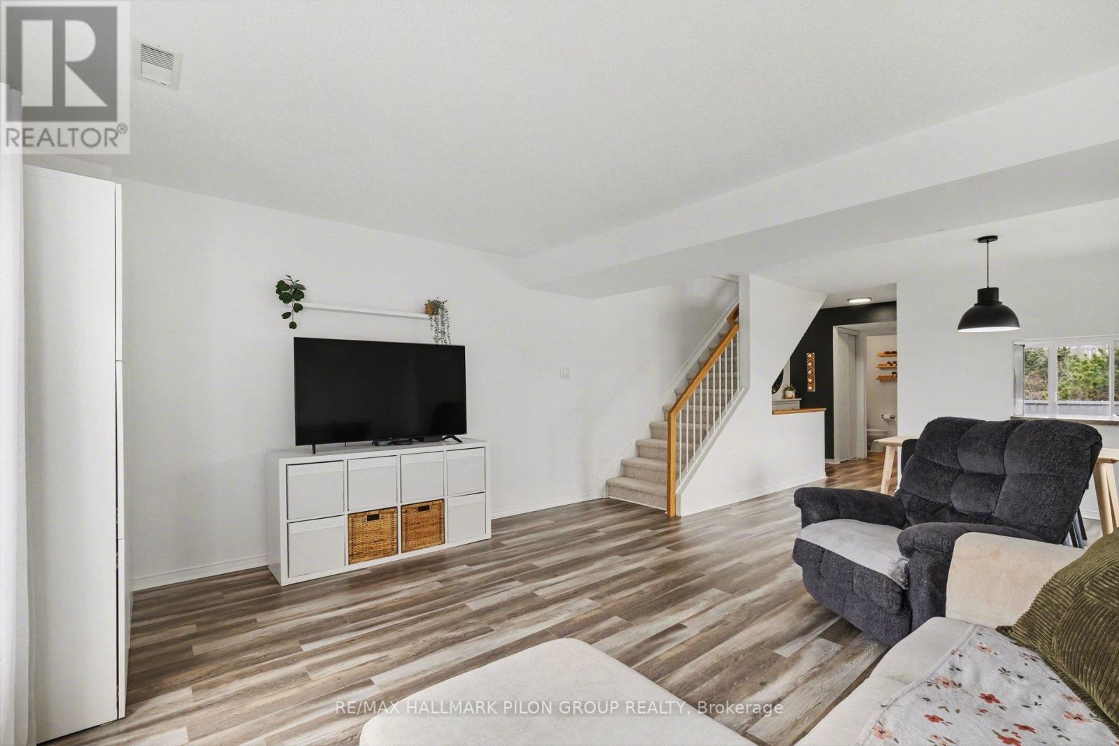 1121 Gablefield Private, Ottawa, Ontario  K1J 1E4 - Photo 9 - X13011158