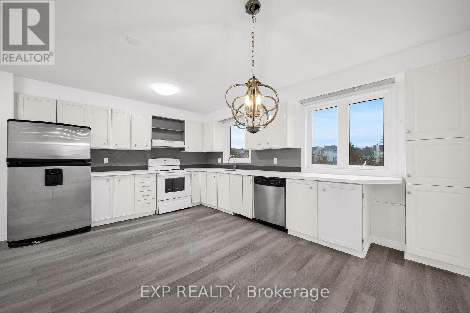 98 Castlegreen Private, Ottawa, Ontario  K1T 3N3 - Photo 5 - X13011186