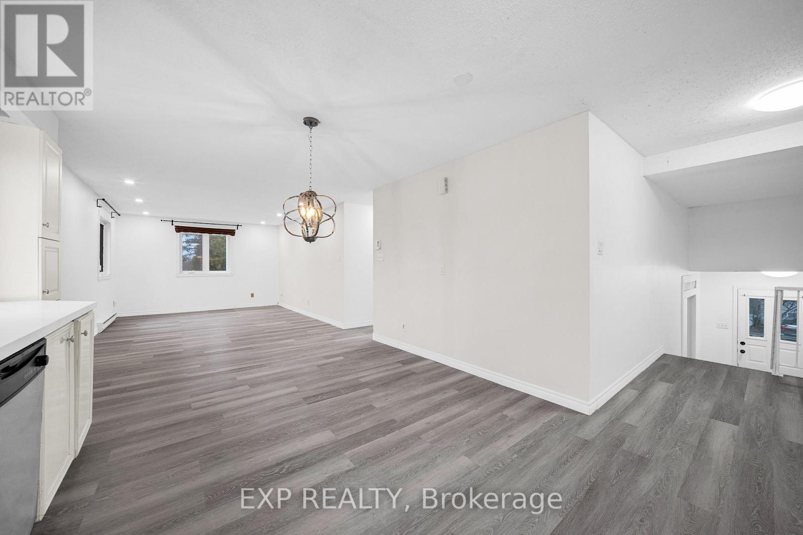 98 Castlegreen Private, Ottawa, Ontario  K1T 3N3 - Photo 6 - X13011186