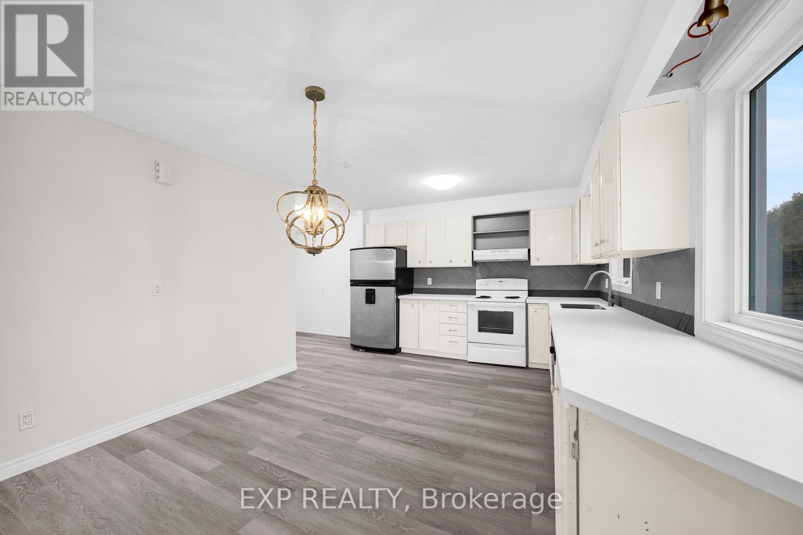 98 Castlegreen Private, Ottawa, Ontario  K1T 3N3 - Photo 7 - X13011186