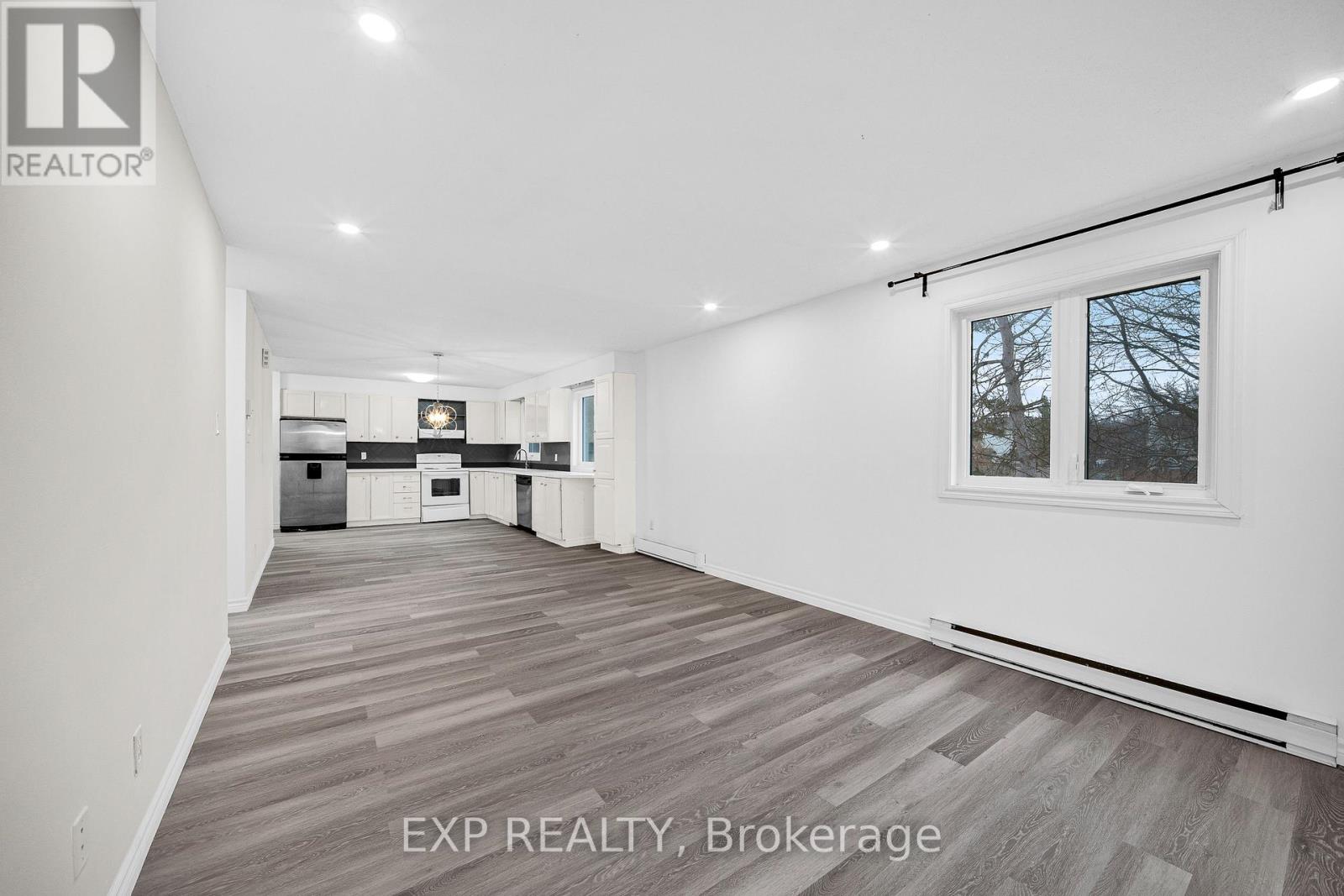 98 Castlegreen Private, Ottawa, Ontario  K1T 3N3 - Photo 9 - X13011186