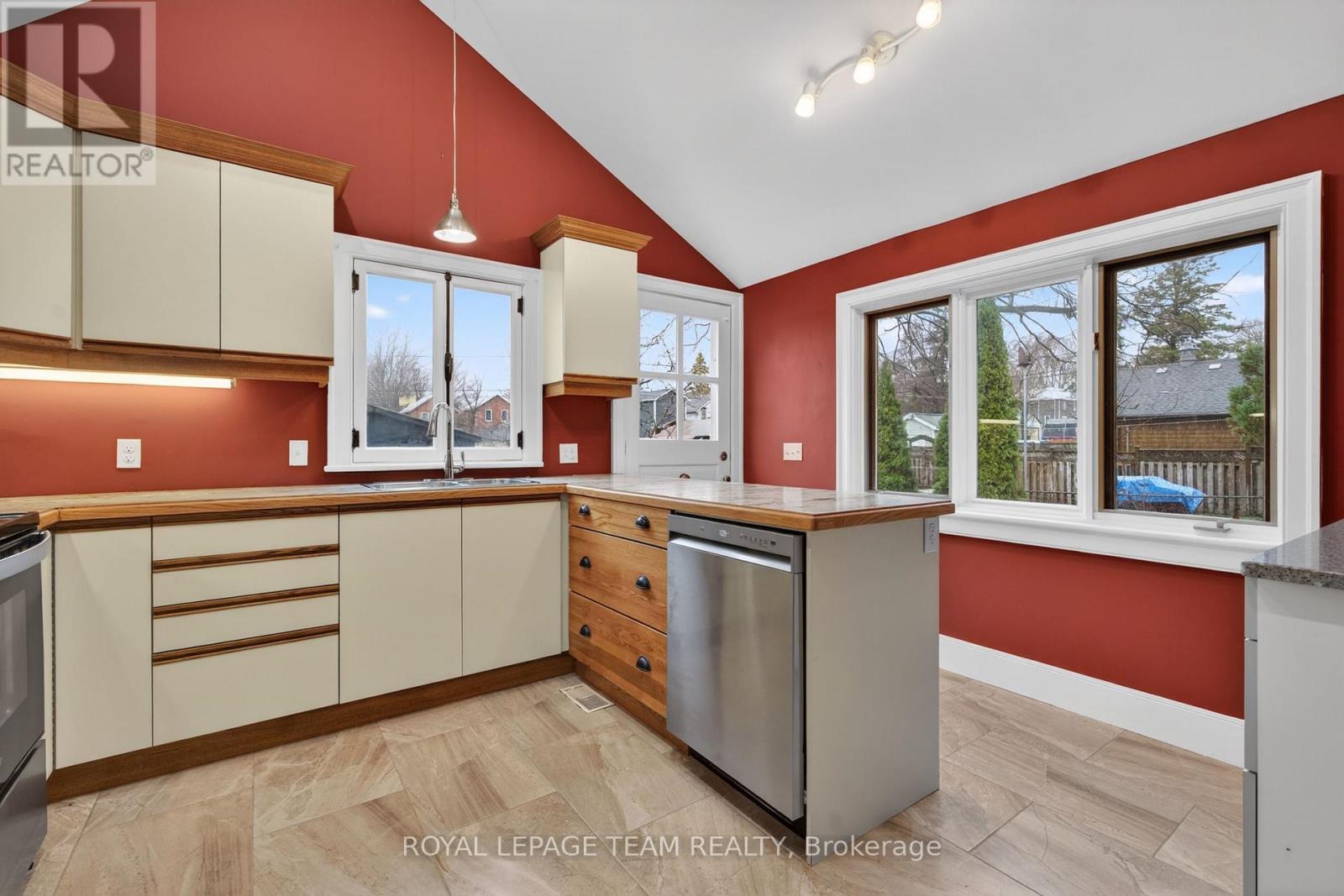 108 South Street, Gananoque, Ontario  K7G 1A2 - Photo 17 - X13011212