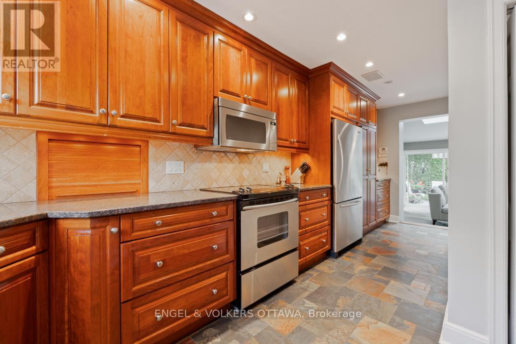 215 Springfield Road, Ottawa, Ontario  K1M 0L1 - Photo 17 - X13011354