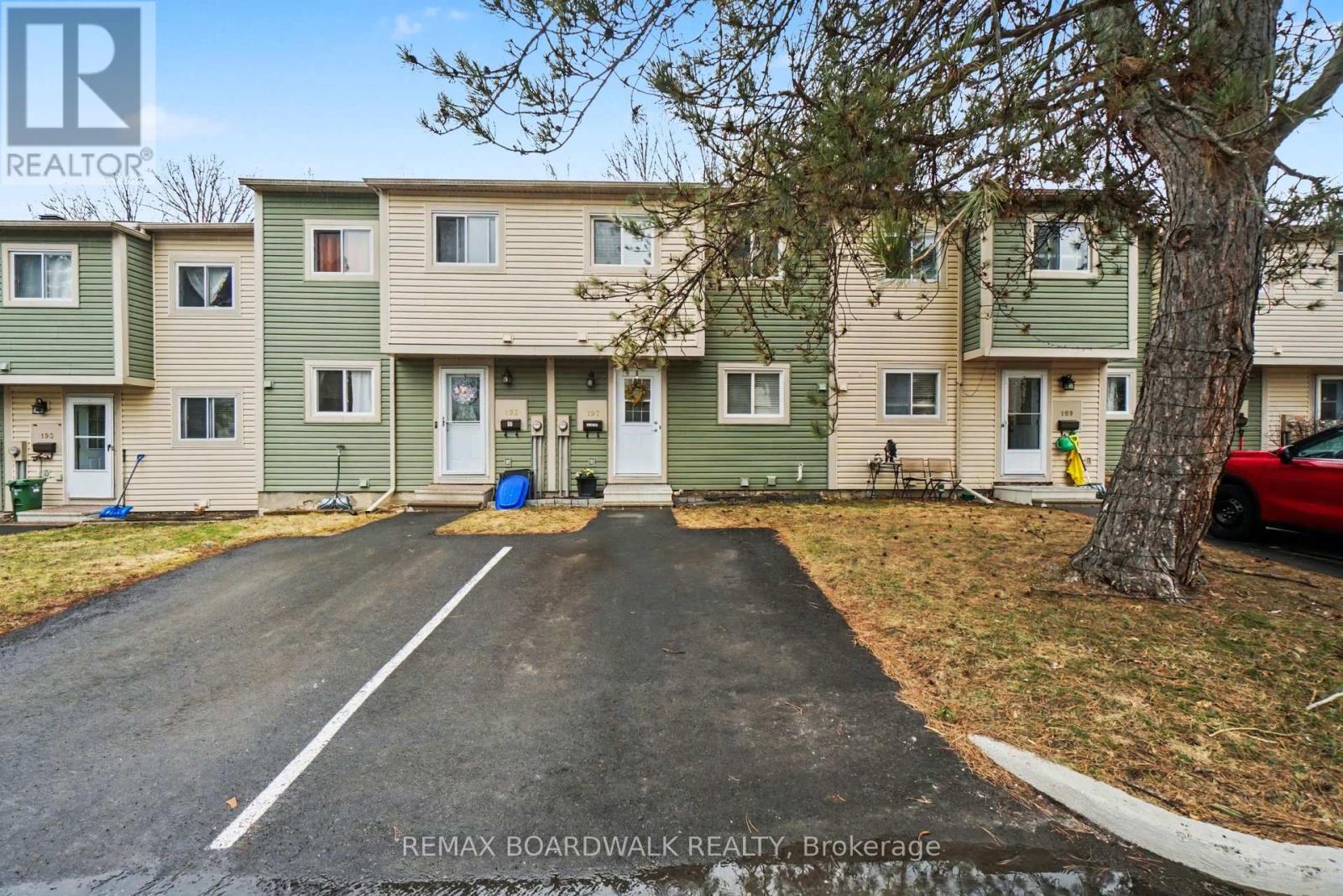 197 TEAL CRESCENT, Ottawa, Ontario