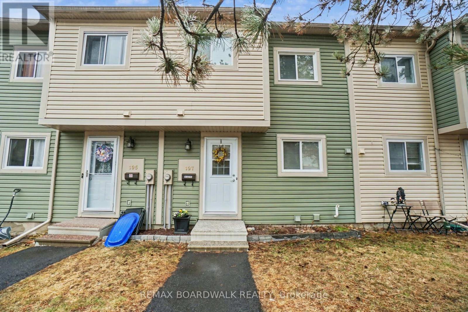 197 Teal Crescent, Ottawa, Ontario  K1E 2C3 - Photo 2 - X13011440