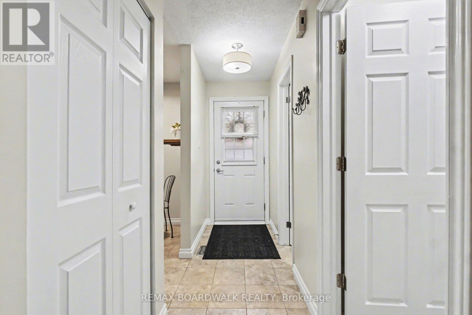 197 Teal Crescent, Ottawa, Ontario  K1E 2C3 - Photo 3 - X13011440