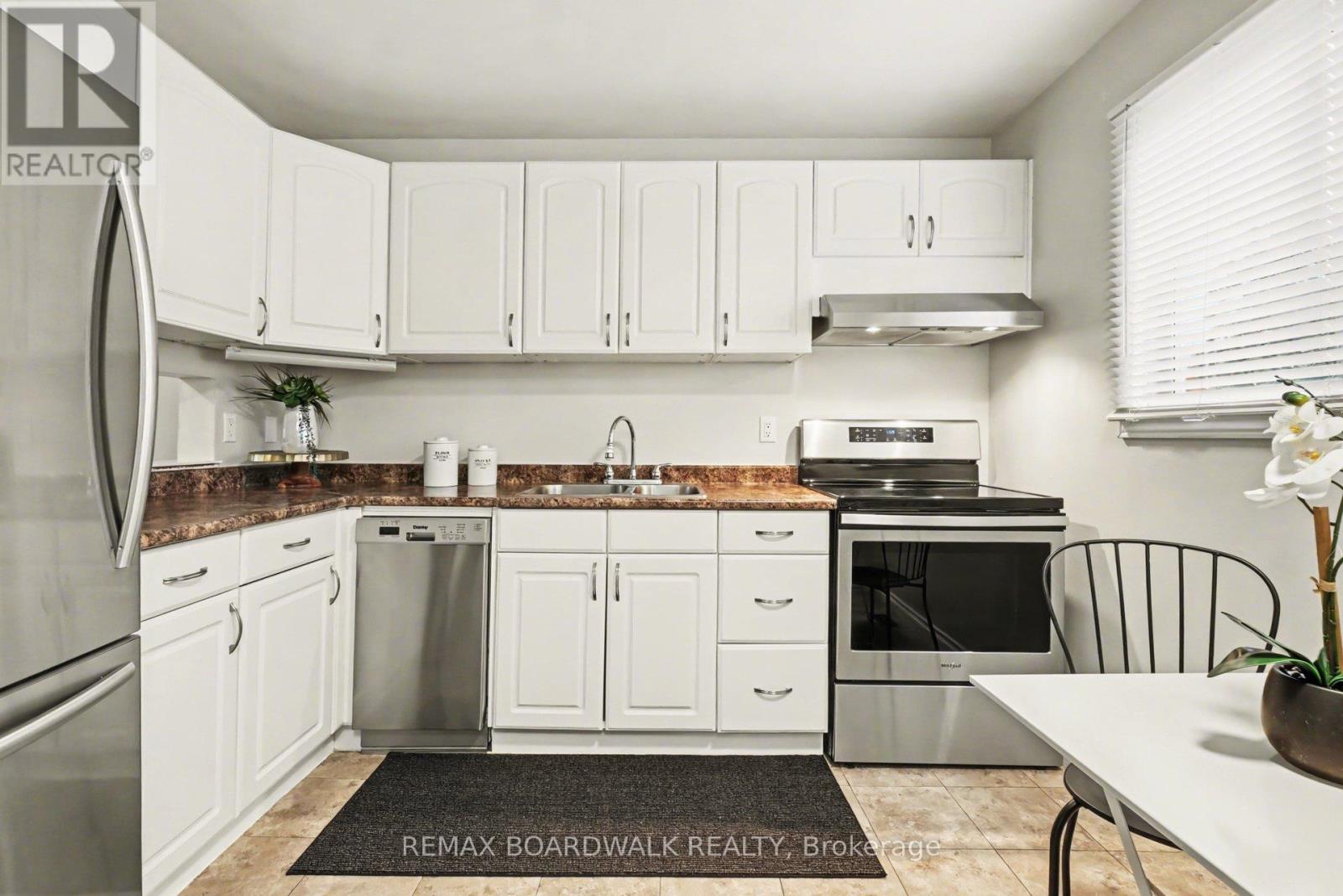 197 Teal Crescent, Ottawa, Ontario  K1E 2C3 - Photo 4 - X13011440